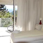 The View - Modern Panorama